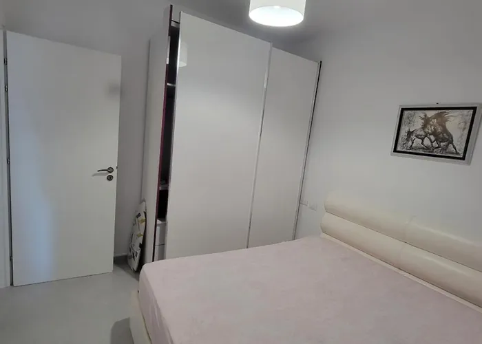 Henri's 2 Apartament