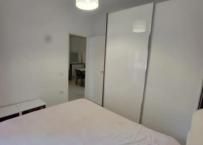 Henri's 2 Apartament